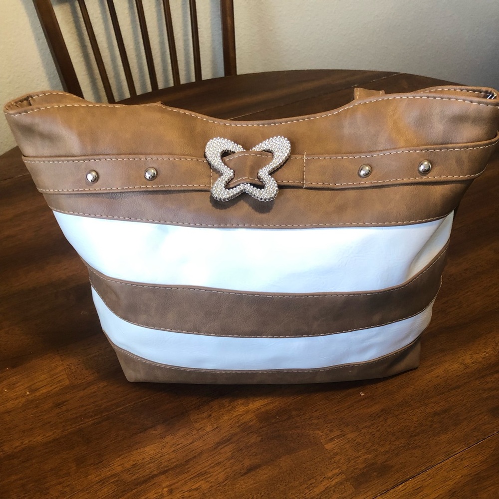 🛑 SOLD 🛑New!! Brown And White Striped Full Size Handbag/Tote.